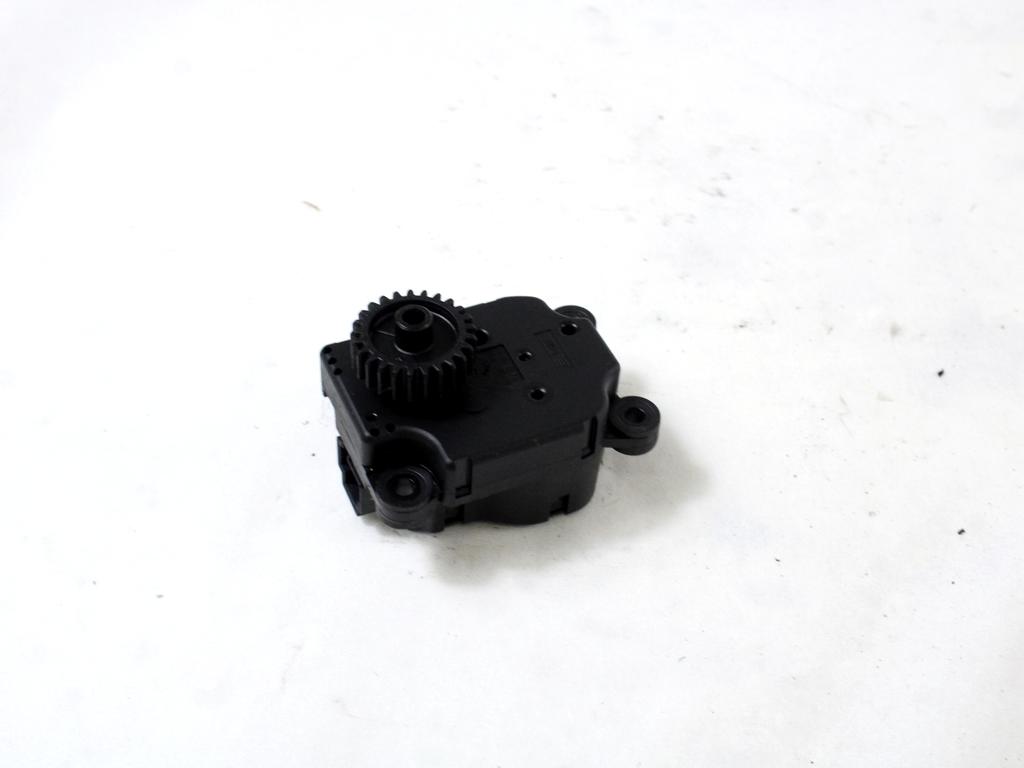 MOTORCEK OGREVANJA OEM N. 52495066 ORIGINAL REZERVNI DEL ALFA ROMEO 147 937 (2001 - 2005)DIESEL LETNIK 2003