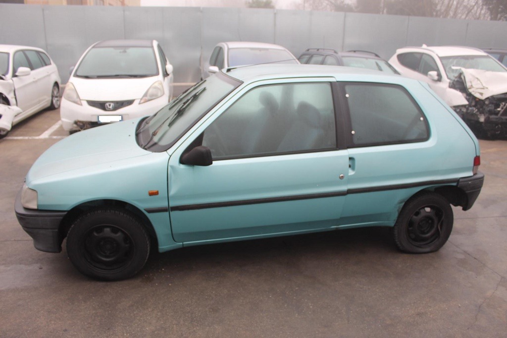 PEUGEOT 106 1.0 B 37KW 5M 3P (1996) RICAMBI USATI AUTO IN PIAZZALE 