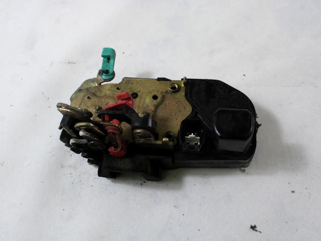 CENTRALNO ZAKLEPANJE ZADNJIH DESNIH VRAT OEM N. 55177044AJ ORIGINAL REZERVNI DEL JEEP CHEROKEE MK3 R KJ (2005 - 2008) DIESEL LETNIK 2005