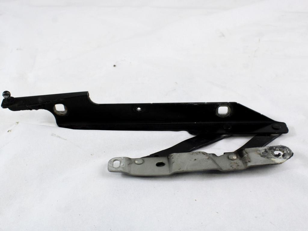 PANTI POKROVA MOTORJA OEM N. 55176928AE ORIGINAL REZERVNI DEL JEEP CHEROKEE MK3 R KJ (2005 - 2008) DIESEL LETNIK 2005