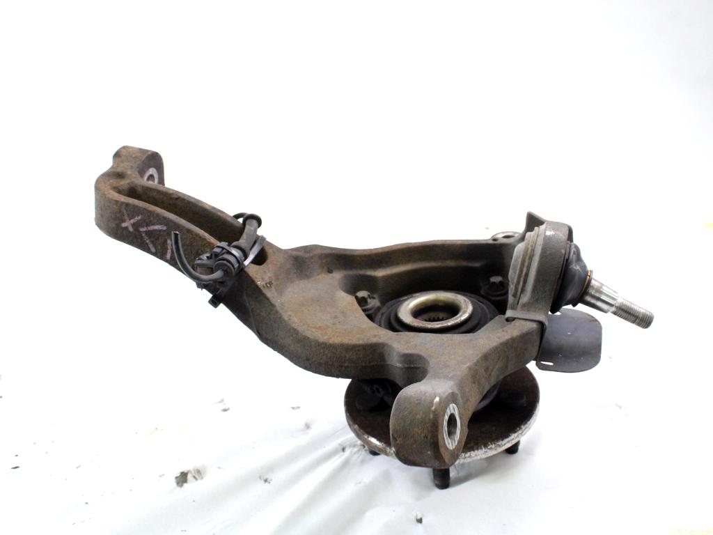 VRTLJIVI LEZAJ DESNO / PESTO KOLESA Z LEZAJEM SPREDAJ OEM N. 52088652AE ORIGINAL REZERVNI DEL JEEP CHEROKEE MK3 R KJ (2005 - 2008) DIESEL LETNIK 2005