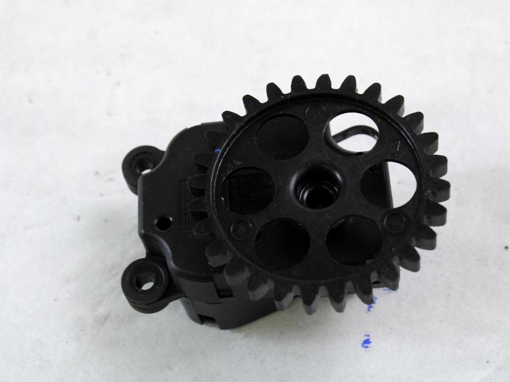 MOTORCEK OGREVANJA OEM N. 52432102R0 ORIGINAL REZERVNI DEL CHEVROLET CRUZE J300 J305 (2009 - 2019) BENZINA/GPL LETNIK 2011