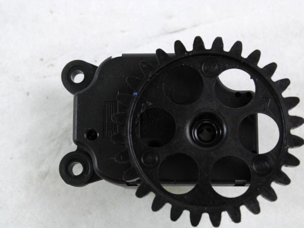 MOTORCEK OGREVANJA OEM N. 52432102R0 ORIGINAL REZERVNI DEL CHEVROLET CRUZE J300 J305 (2009 - 2019) BENZINA/GPL LETNIK 2011