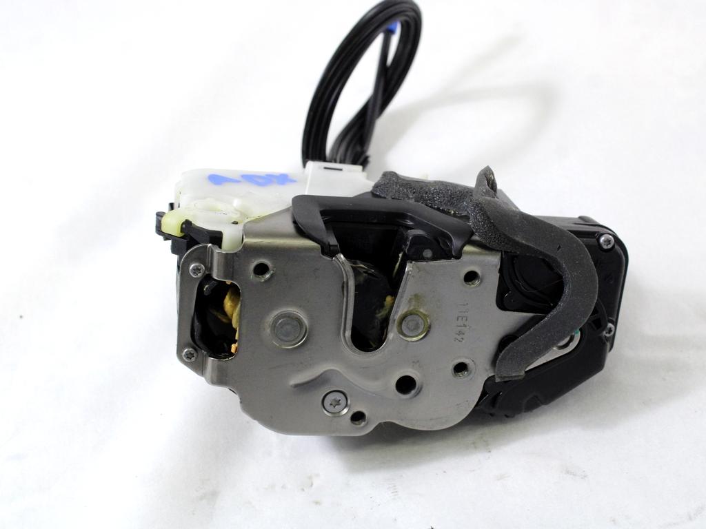 CENTRALNI ZAKLEP SPREDNJIH VRAT  OEM N. 13578277 ORIGINAL REZERVNI DEL CHEVROLET CRUZE J300 J305 (2009 - 2019) BENZINA/GPL LETNIK 2011