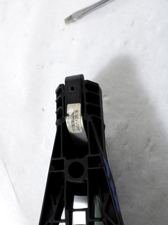 ZUNANJA KLJUKA SPREDNJA LEVA VRATA OEM N. 25936893 ORIGINAL REZERVNI DEL CHEVROLET CRUZE J300 J305 (2009 - 2019) BENZINA/GPL LETNIK 2011