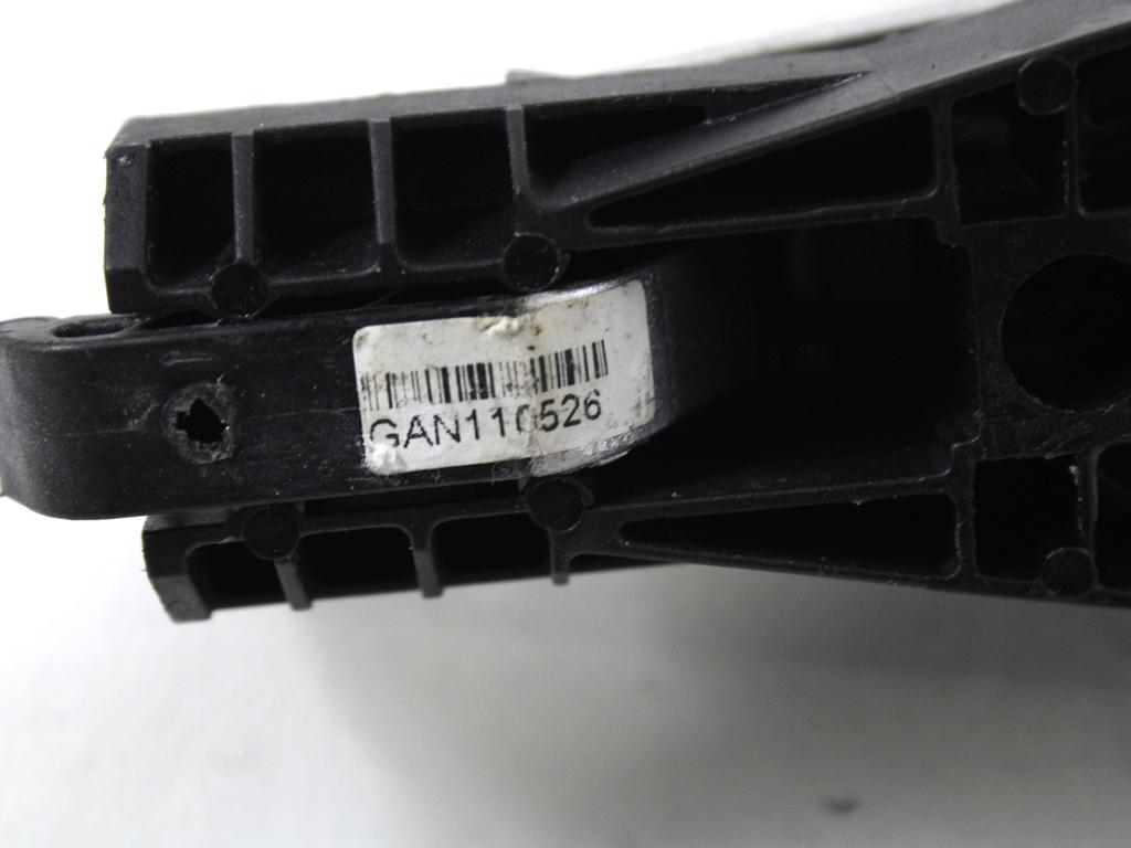 ZUNANJA KLJUKA ZADNJA LEVA VRATA OEM N. 25936893 ORIGINAL REZERVNI DEL CHEVROLET CRUZE J300 J305 (2009 - 2019) BENZINA/GPL LETNIK 2011