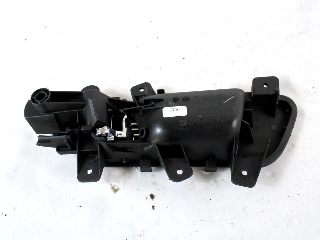 NOTRANJA KLJUKA  OEM N. 8K0837020B ORIGINAL REZERVNI DEL AUDI A4 B8 8K2 BER/SW/CABRIO (2007 - 11/2015) DIESEL LETNIK 2009