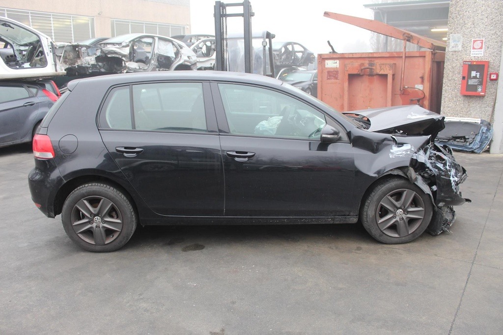 VOLKSWAGEN GOLF 6 1.6 D 77KW 5M 5P (2010) RICAMBI IN MAGAZZINO