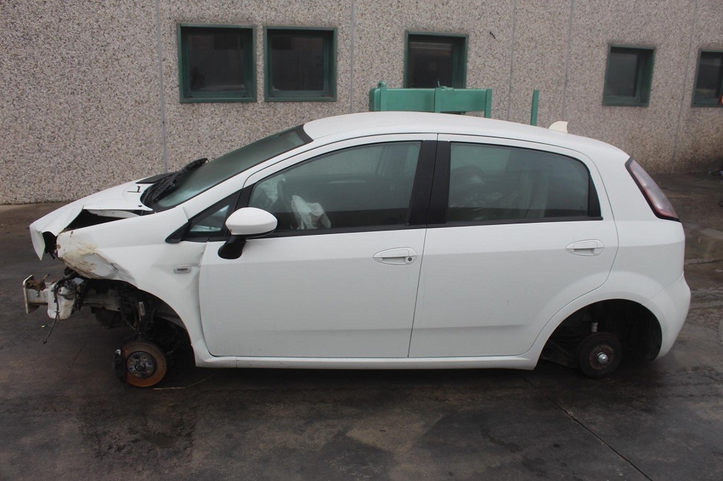 FIAT PUNTO 1.3 D 55KW 5M 5P (2015) RICAMBI IN MAGAZZINO