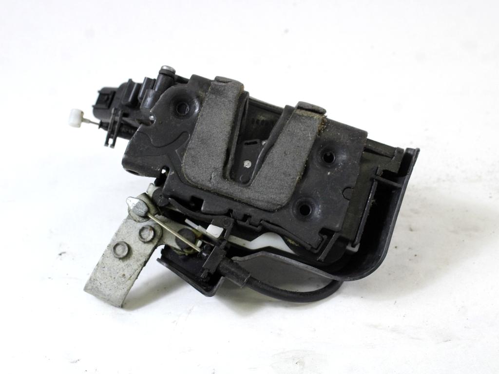 CENTRALNI ZAKLEP SPREDNJIH VRAT  OEM N. 8M2A-R21812-AA ORIGINAL REZERVNI DEL FORD S-MAX WA6 MK1 (2006 - 2010) DIESEL LETNIK 2008