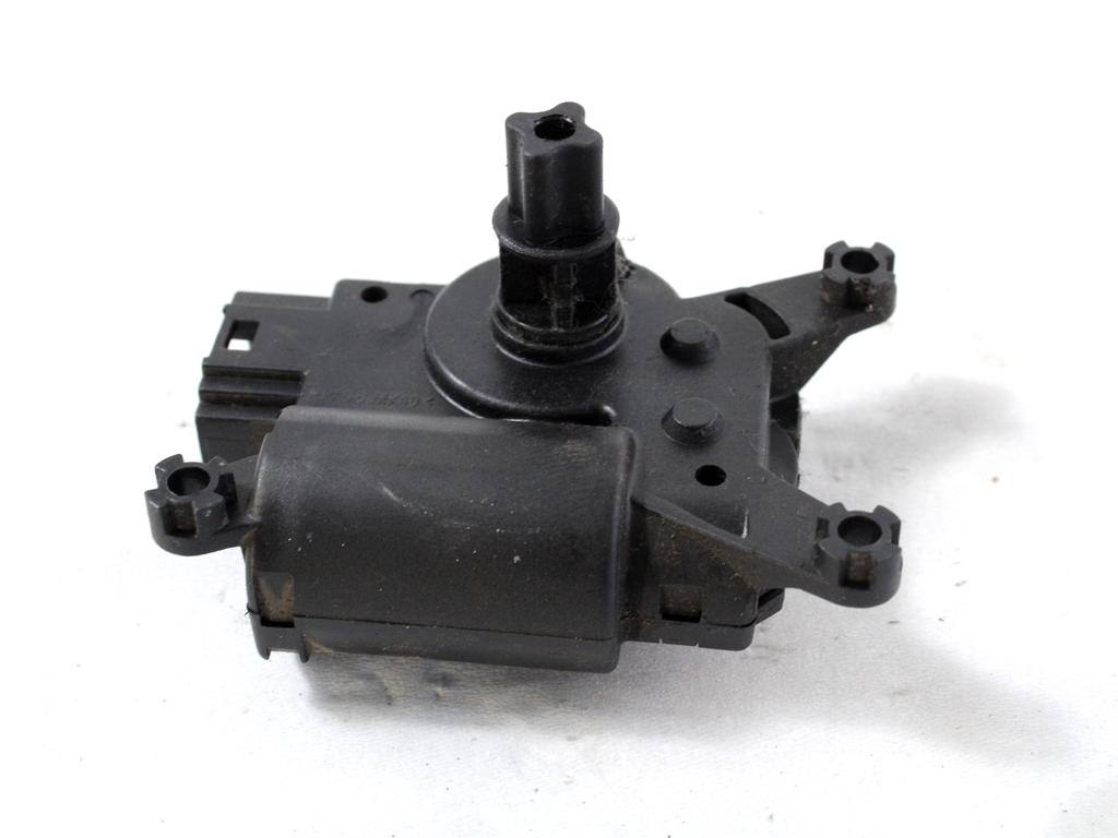 MOTORCEK OGREVANJA OEM N. 52406339 ORIGINAL REZERVNI DEL OPEL ASTRA H A04 L48 L08 L35 L67 R 5P/3P/SW (2007 - 2010) DIESEL LETNIK 2008