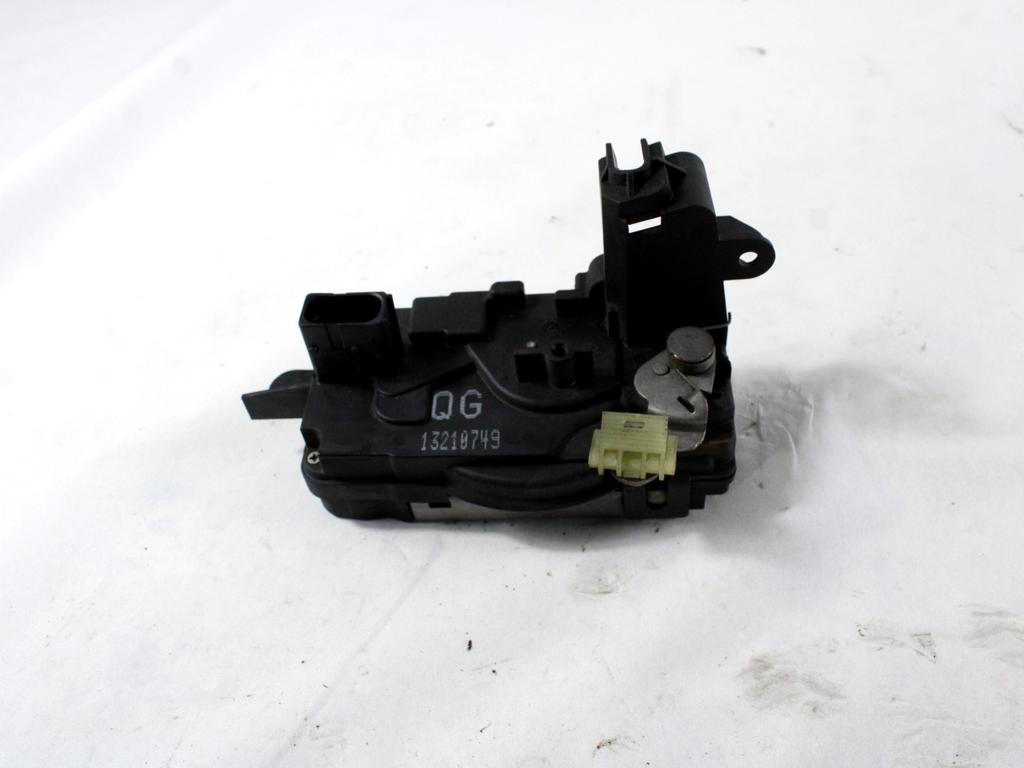 CENTRALNI ZAKLEP SPREDNJIH VRAT  OEM N. 13210749 ORIGINAL REZERVNI DEL OPEL ASTRA H A04 L48 L08 L35 L67 R 5P/3P/SW (2007 - 2010) DIESEL LETNIK 2008