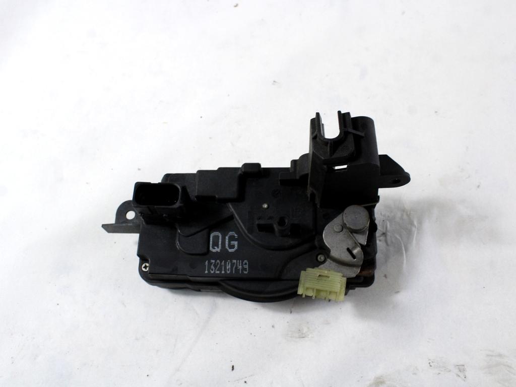 CENTRALNI ZAKLEP SPREDNJIH VRAT  OEM N. 13210749 ORIGINAL REZERVNI DEL OPEL ASTRA H A04 L48 L08 L35 L67 R 5P/3P/SW (2007 - 2010) DIESEL LETNIK 2008