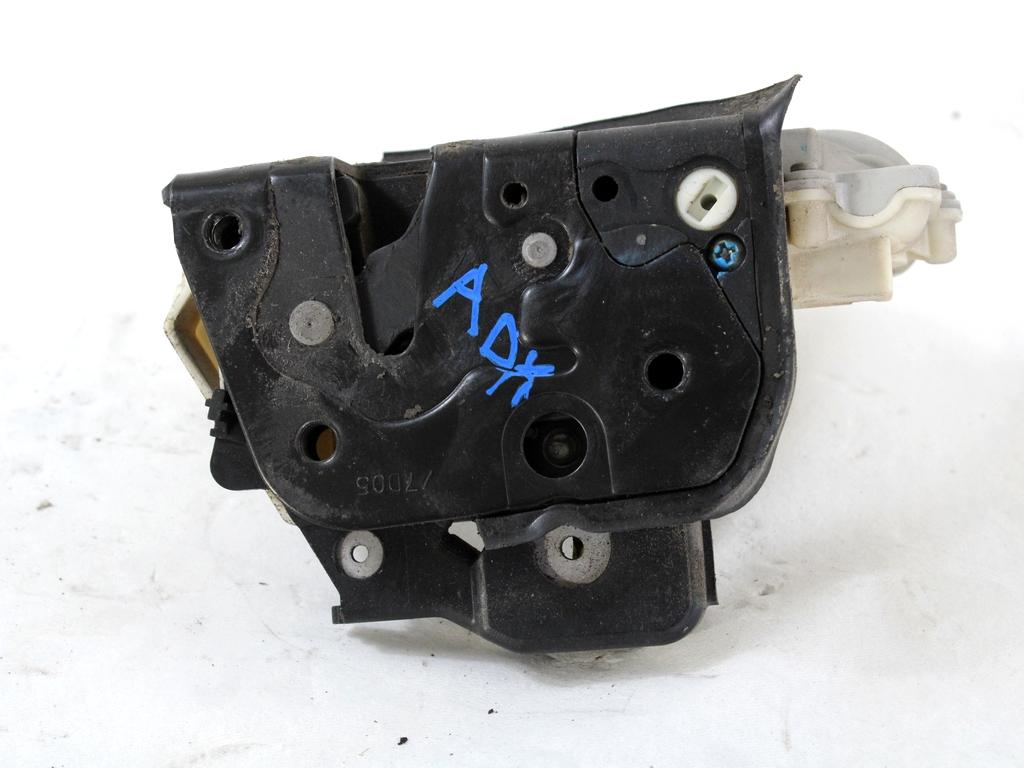 CENTRALNI ZAKLEP SPREDNJIH VRAT  OEM N. 4F1837016 ORIGINAL REZERVNI DEL AUDI A3 MK2 8P 8PA 8P1 (2003 - 2008)DIESEL LETNIK 2005