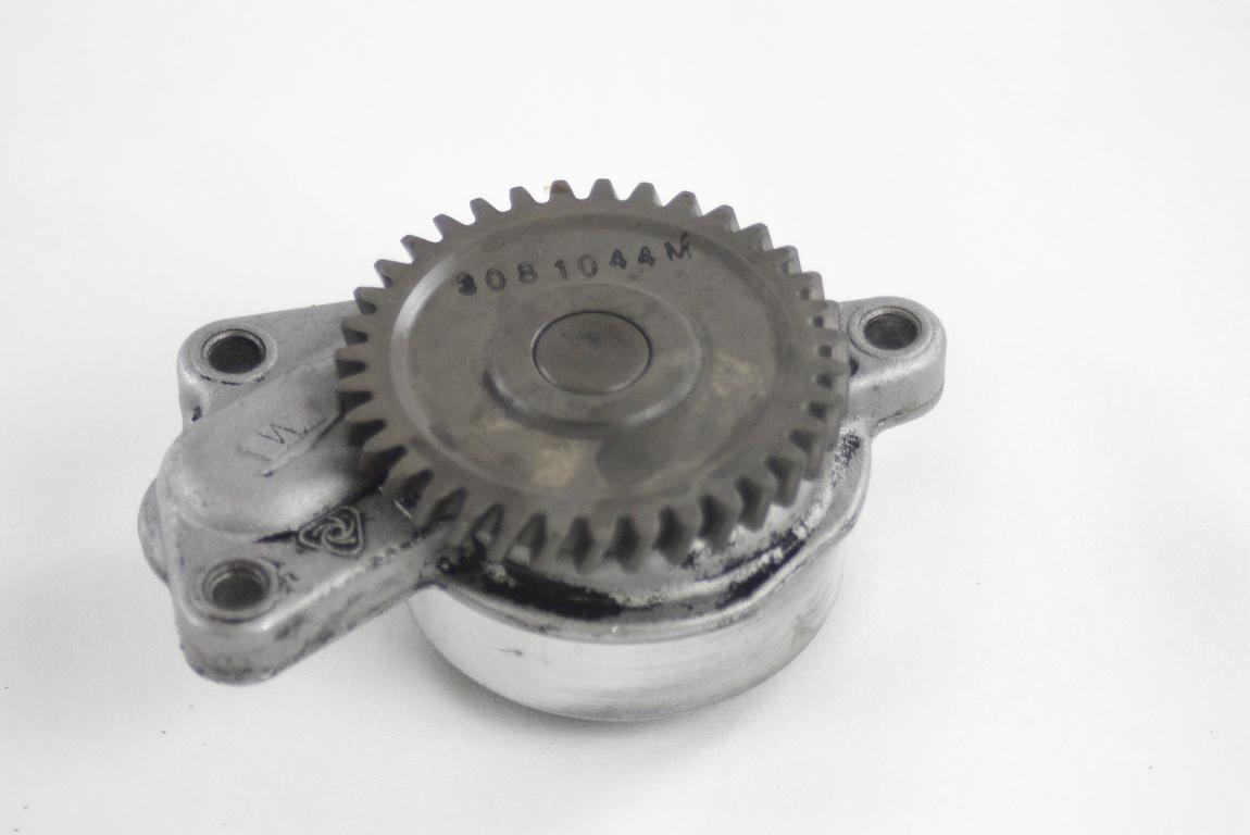 PUMPA OLJA OEM N. 5093890AA ORIGINAL REZERVNI DEL JEEP CHEROKEE MK3 R KJ (2005 - 2008) DIESEL LETNIK 2006