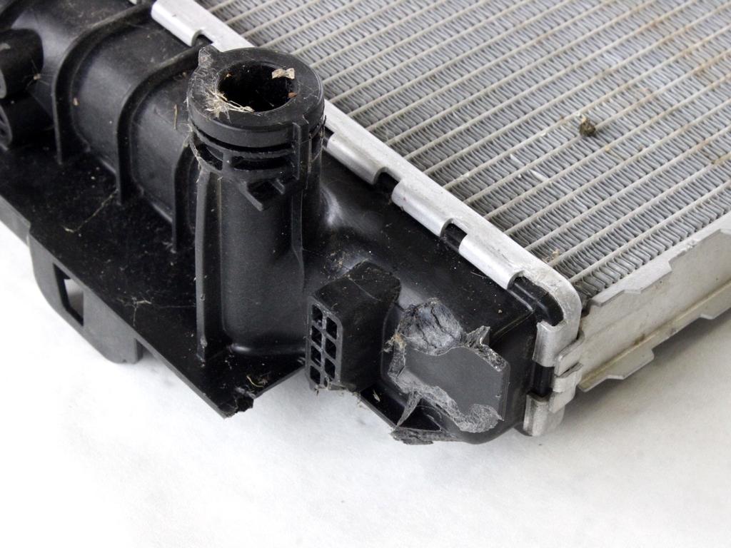 RADIATOR VODE OEM N. 17118590047 ORIGINAL REZERVNI DEL BMW SERIE 6 GT G32 (DAL 2017)DIESEL LETNIK 2017