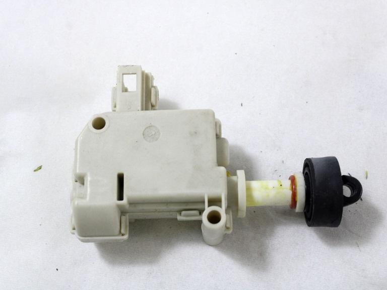 ZAKLEP LOPUTE GORIVA OEM N. 3B0959782A ORIGINAL REZERVNI DEL AUDI A6 C6 4F2 4FH 4F5 BER/SW/ALLROAD (07/2004 - 10/2008) DIESEL LETNIK 2007