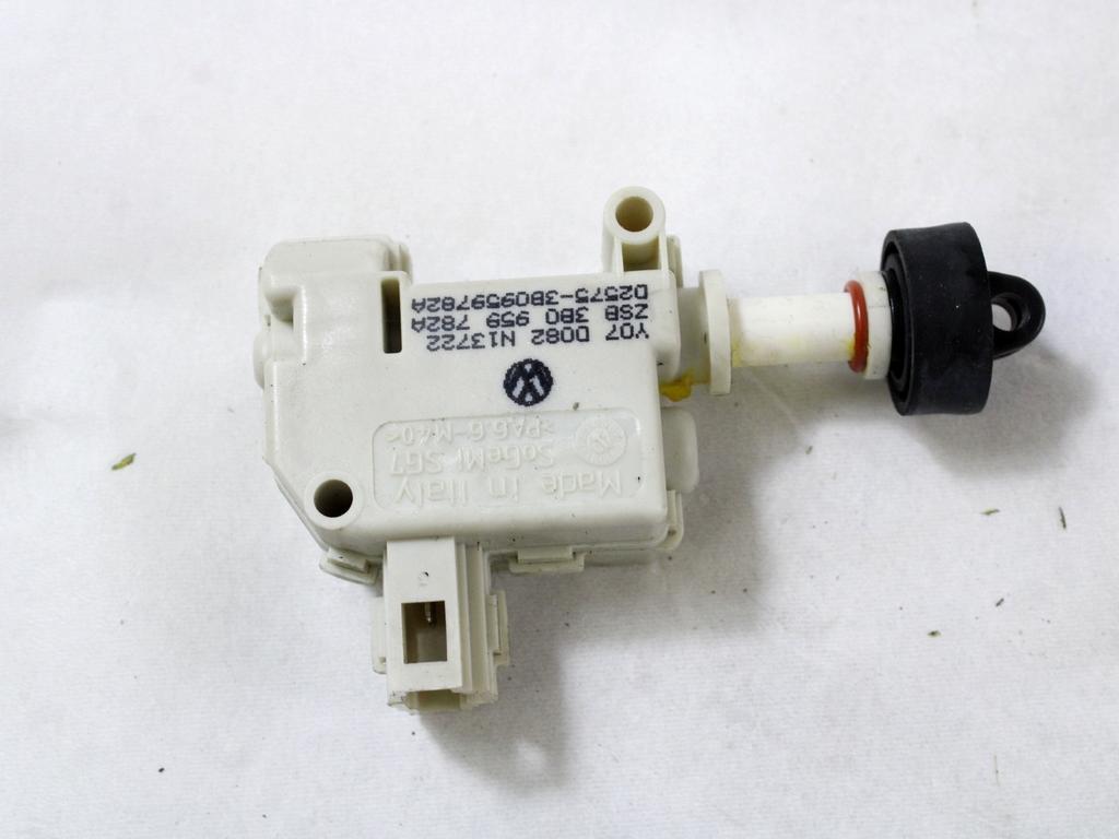 ZAKLEP LOPUTE GORIVA OEM N. 3B0959782A ORIGINAL REZERVNI DEL AUDI A6 C6 4F2 4FH 4F5 BER/SW/ALLROAD (07/2004 - 10/2008) DIESEL LETNIK 2007