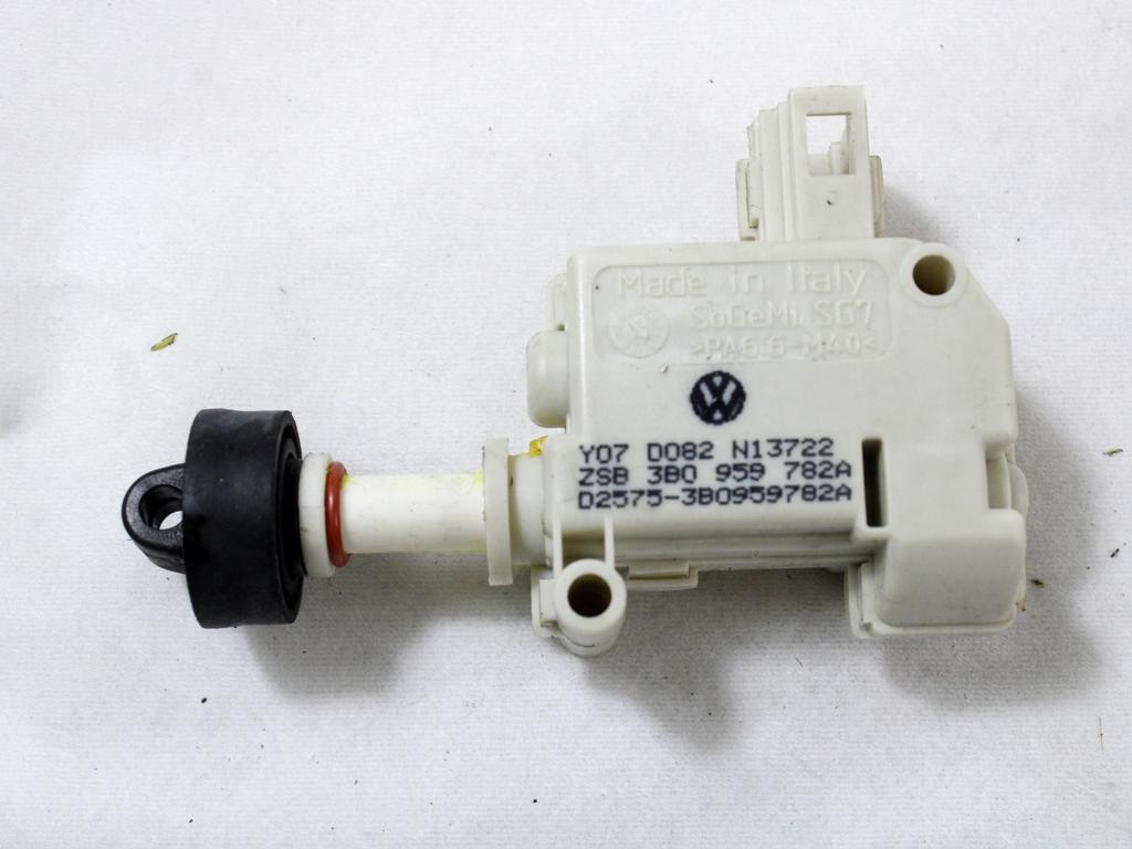 ZAKLEP LOPUTE GORIVA OEM N. 3B0959782A ORIGINAL REZERVNI DEL AUDI A6 C6 4F2 4FH 4F5 BER/SW/ALLROAD (07/2004 - 10/2008) DIESEL LETNIK 2007