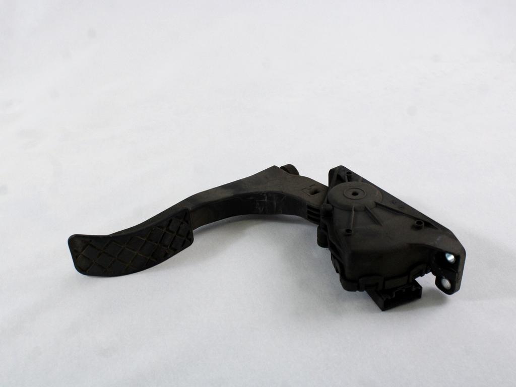 PEDALI OEM N. 4F1723523B ORIGINAL REZERVNI DEL AUDI A6 C6 4F2 4FH 4F5 BER/SW/ALLROAD (07/2004 - 10/2008) DIESEL LETNIK 2007