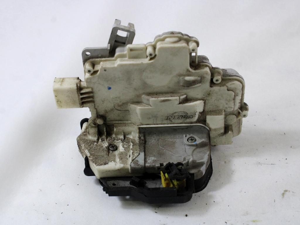 CENTRALNA KLJUCAVNICA ZADJIH LEVIH VRAT OEM N. 4F0839015 ORIGINAL REZERVNI DEL AUDI A6 C6 4F2 4FH 4F5 BER/SW/ALLROAD (07/2004 - 10/2008) DIESEL LETNIK 2007