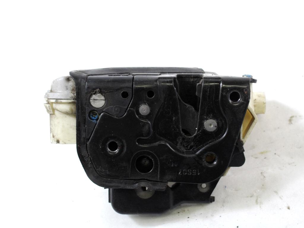 CENTRALNO ZAKLEPANJE PREDNIH LEVIH VRAT OEM N. 4F1837016E ORIGINAL REZERVNI DEL AUDI A6 C6 4F2 4FH 4F5 BER/SW/ALLROAD (07/2004 - 10/2008) DIESEL LETNIK 2007