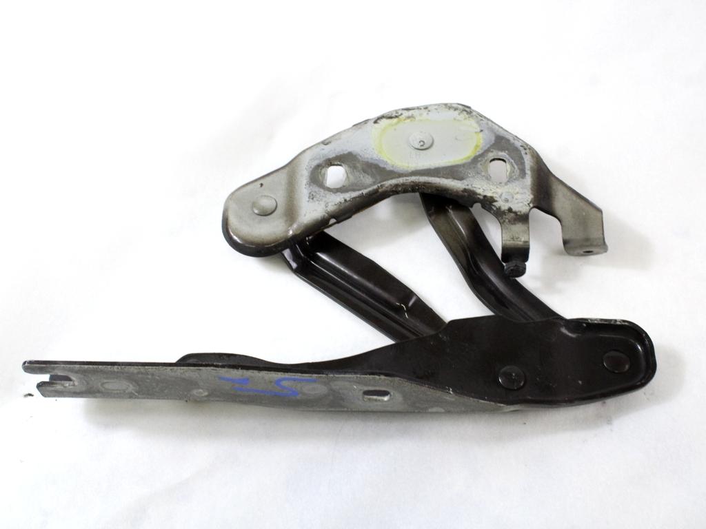 PANTI POKROVA MOTORJA OEM N. 8X0823301 ORIGINAL REZERVNI DEL AUDI A1 8X 8X1 8XF (2010 - 2015)DIESEL LETNIK 2013