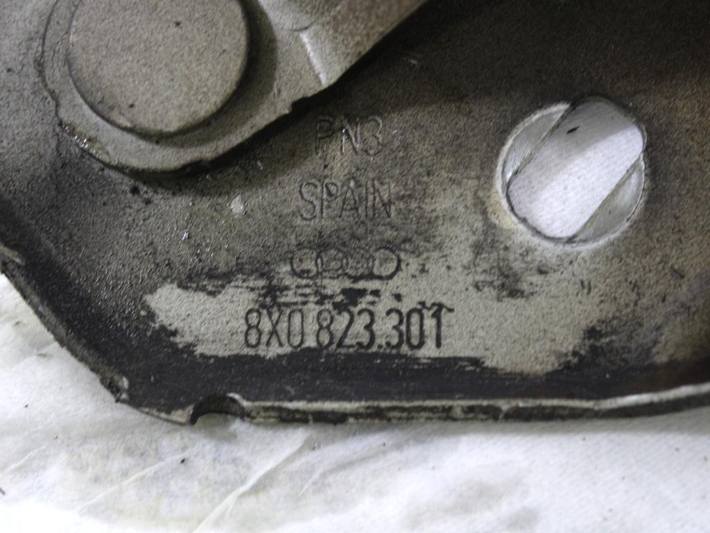 PANTI POKROVA MOTORJA OEM N. 8X0823301 ORIGINAL REZERVNI DEL AUDI A1 8X 8X1 8XF (2010 - 2015)DIESEL LETNIK 2013