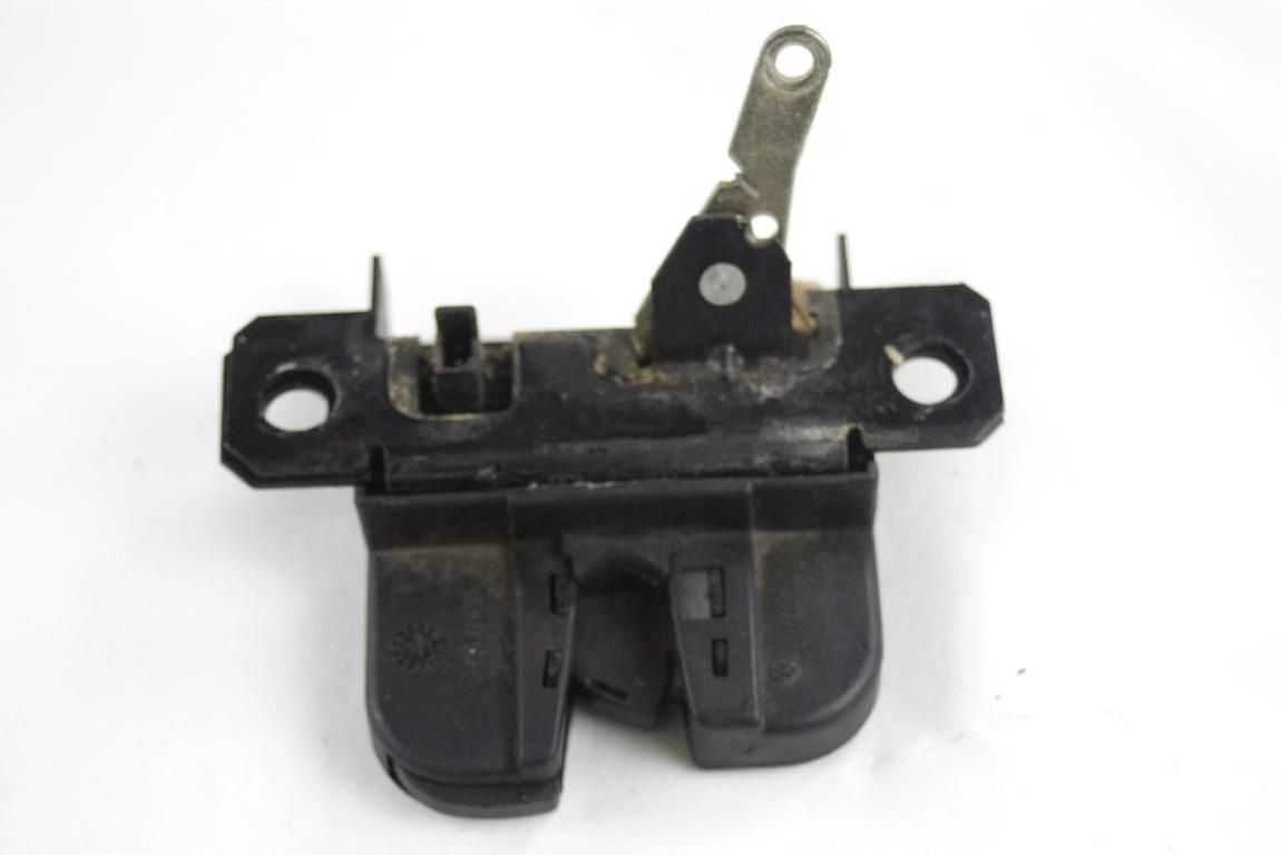 ZAKLEPANJE PRTLJA?NIH VRAT  OEM N. 1J6827505B ORIGINAL REZERVNI DEL VOLKSWAGEN GOLF IV 1J1 1E7 1J5 MK4 BER/SW (1998 - 2004) BENZINA LETNIK 1998