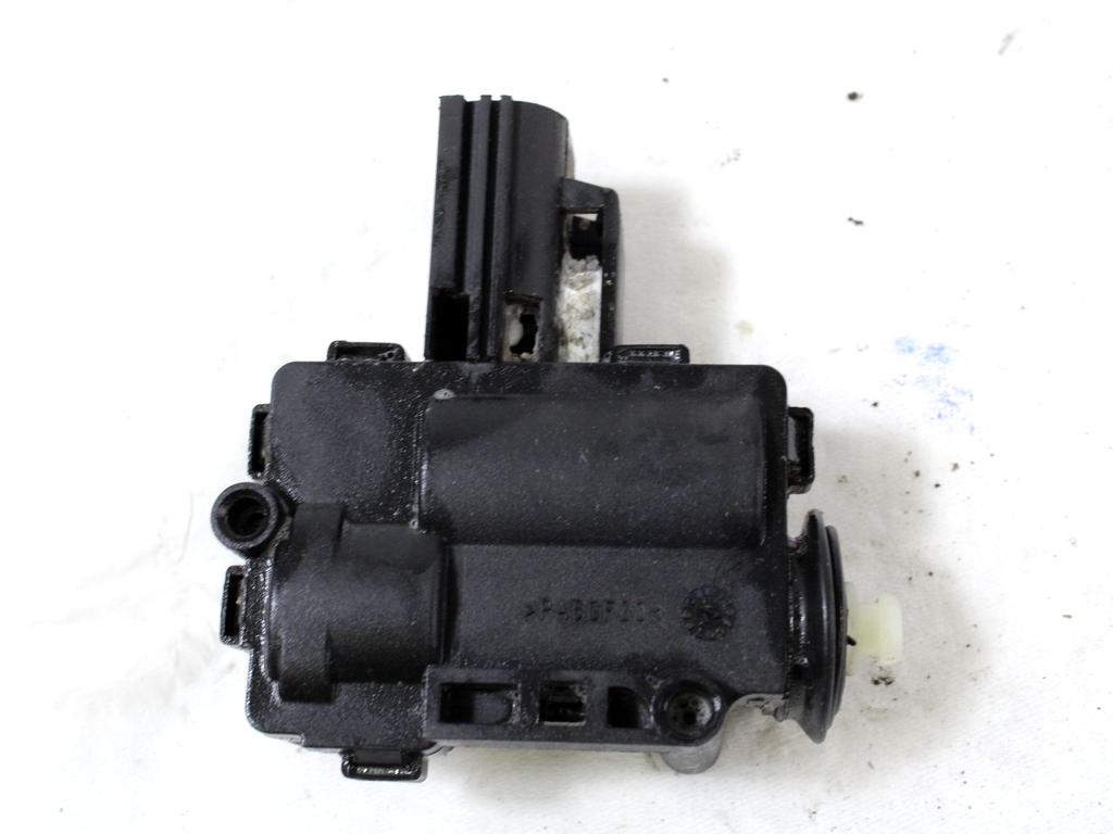 ZAKLEP LOPUTE GORIVA OEM N.  ORIGINAL REZERVNI DEL LAND ROVER RANGE ROVER EVOQUE L538 (2012 - 2016)DIESEL LETNIK 2014