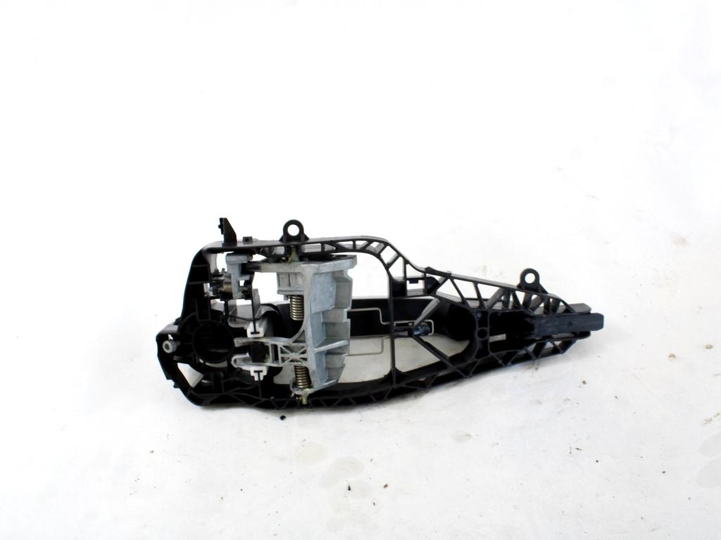 ZUNANJA KLJUKA ZADNJA DESNA VRATA OEM N. 51217317636 ORIGINAL REZERVNI DEL MINI ONE - COOPER F55 / F56 / F57 (DAL 2018)BENZINA LETNIK 2020