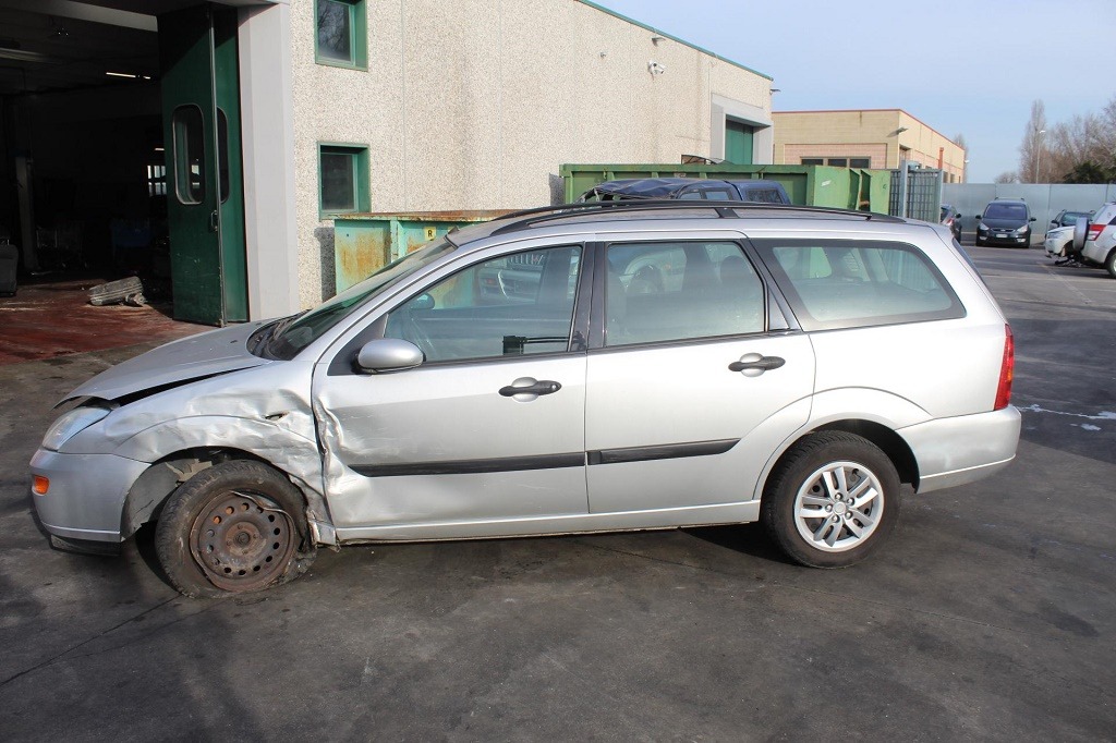 FORD FOCUS SW 1.6 B 74KW 5M 5P (2001) RICAMBI USATI AUTO IN PIAZZALE 