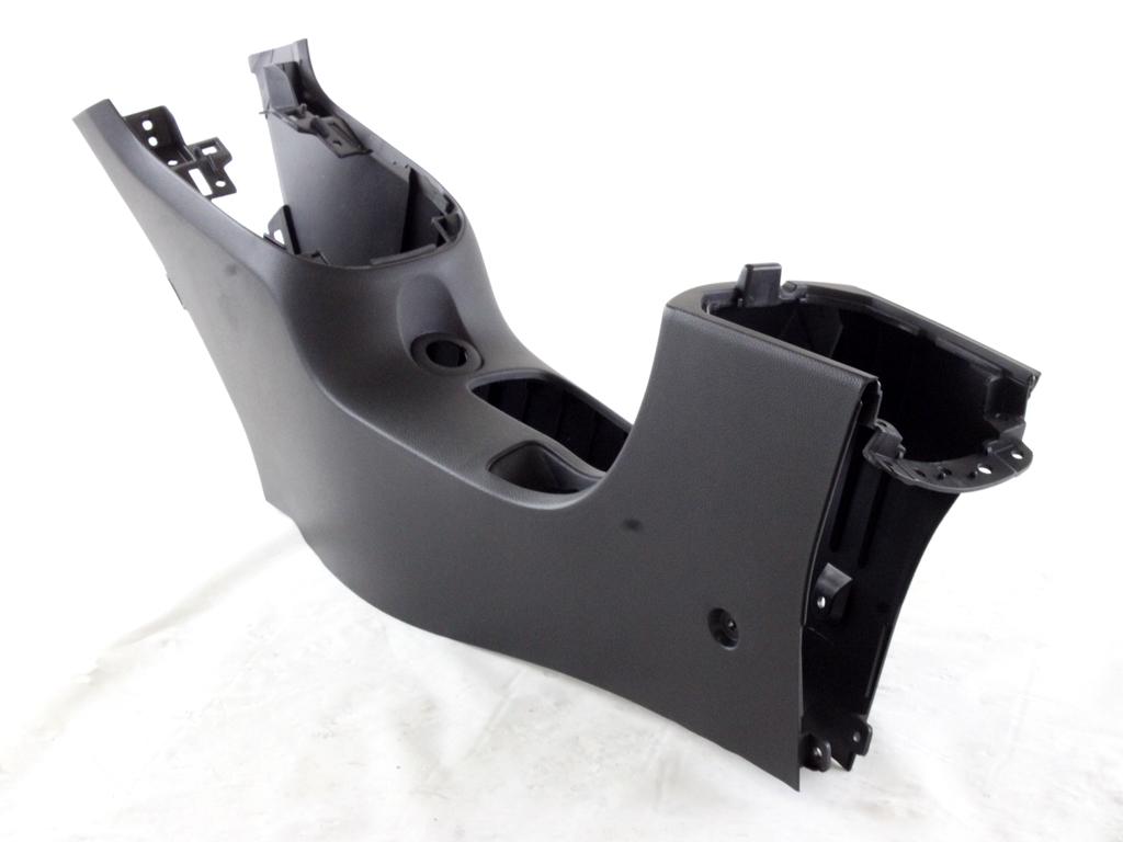 PLASTIKA MED SEDEZI BREZ NASLONJALA ROK OEM N. 95919307 ORIGINAL REZERVNI DEL CHEVROLET CRUZE J300 J305 (2009 - 2019) BENZINA/GPL LETNIK 2012