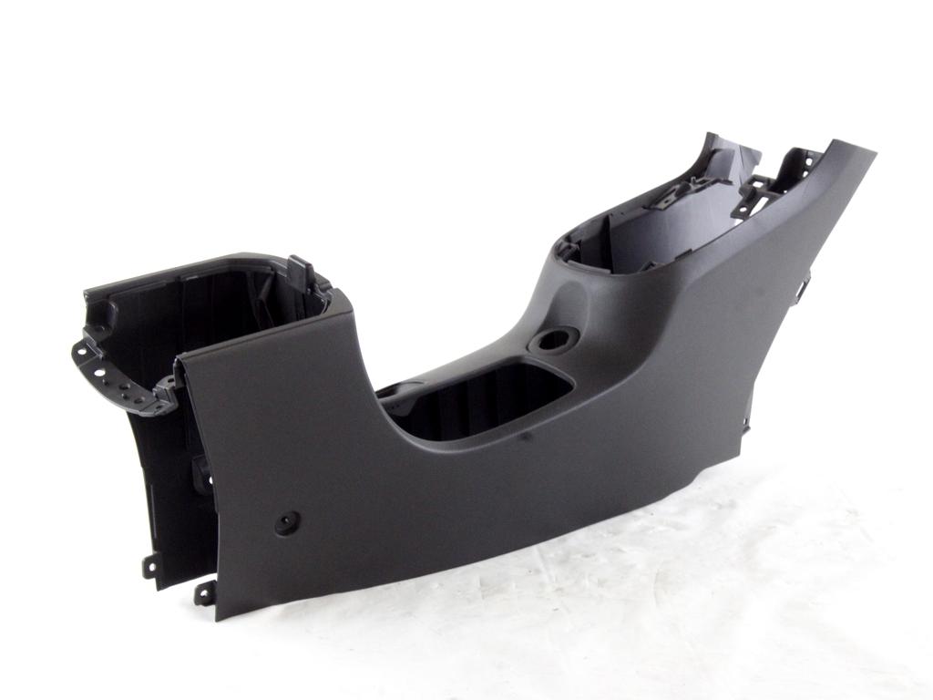 PLASTIKA MED SEDEZI BREZ NASLONJALA ROK OEM N. 95919307 ORIGINAL REZERVNI DEL CHEVROLET CRUZE J300 J305 (2009 - 2019) BENZINA/GPL LETNIK 2012