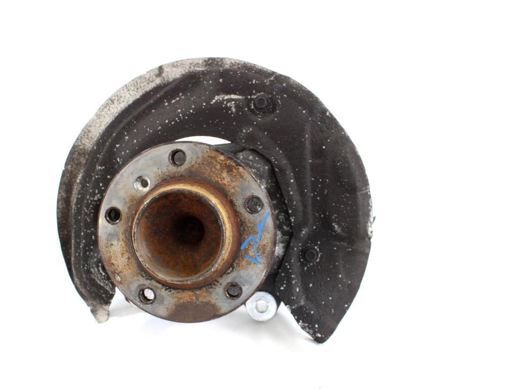 VRTLJIVI LEZAJ DESNO / PESTO KOLESA Z LEZAJEM SPREDAJ OEM N. 31216764444 ORIGINAL REZERVNI DEL BMW SERIE 1 BER/COUPE/CABRIO E81/E82/E87/E88 LCI R (2007 - 2013) DIESEL LETNIK 2007