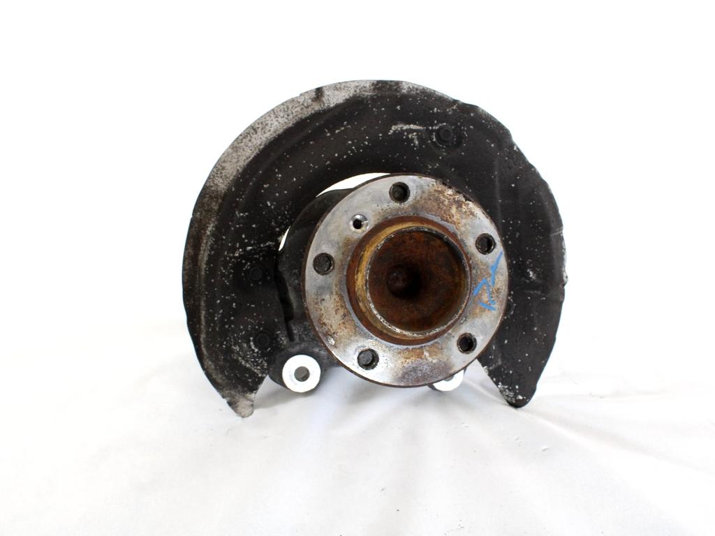 VRTLJIVI LEZAJ DESNO / PESTO KOLESA Z LEZAJEM SPREDAJ OEM N. 31216764444 ORIGINAL REZERVNI DEL BMW SERIE 1 BER/COUPE/CABRIO E81/E82/E87/E88 LCI R (2007 - 2013) DIESEL LETNIK 2007