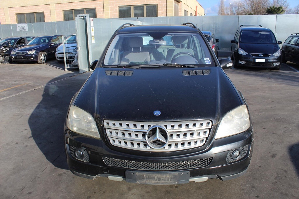 MERCEDES ML 3.0 D 165KW AUT 5P (2006) RICAMBI IN MAGAZZINO