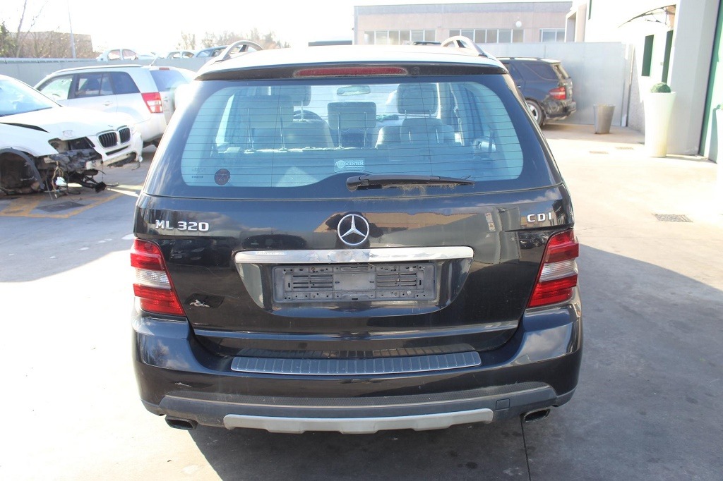 MERCEDES ML 3.0 D 165KW AUT 5P (2006) RICAMBI IN MAGAZZINO