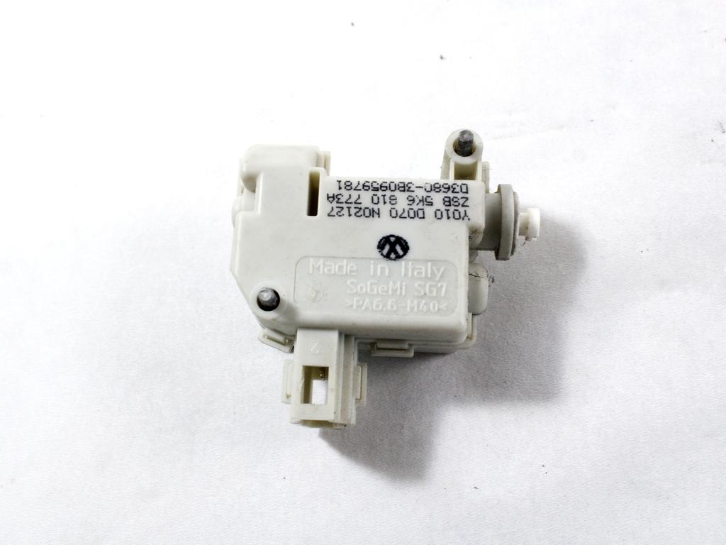 ZAKLEP LOPUTE GORIVA OEM N. 5K6810773A ORIGINAL REZERVNI DEL VOLKSWAGEN GOLF VI 5K1 517 AJ5 MK6 (2008-2012) DIESEL LETNIK 2010