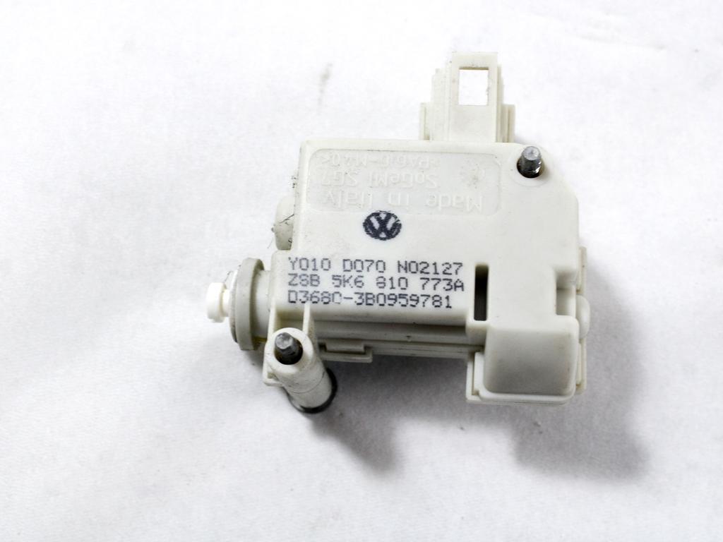 ZAKLEP LOPUTE GORIVA OEM N. 5K6810773A ORIGINAL REZERVNI DEL VOLKSWAGEN GOLF VI 5K1 517 AJ5 MK6 (2008-2012) DIESEL LETNIK 2010