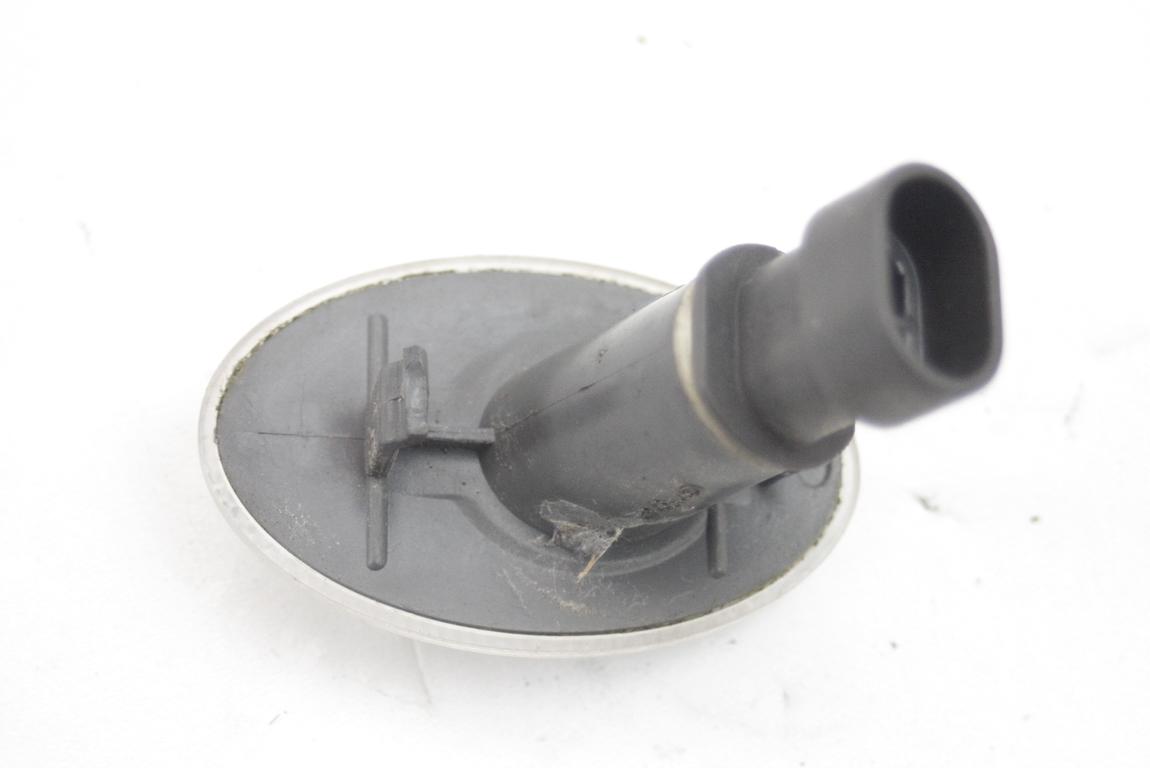 SPREDNJI INDIKATOR OEM N. 13191554 ORIGINAL REZERVNI DEL OPEL MERIVA A X03 R (2006 - 2010) BENZINA LETNIK 2008