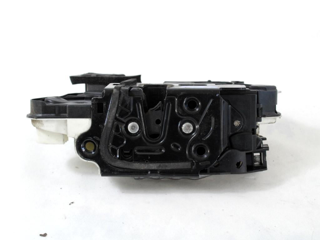 CENTRALNO ZAKLEPANJE PREDNIH LEVIH VRAT OEM N. 5K1837015B ORIGINAL REZERVNI DEL VOLKSWAGEN GOLF VI 5K1 517 AJ5 MK6 (2008-2012) DIESEL LETNIK 2010