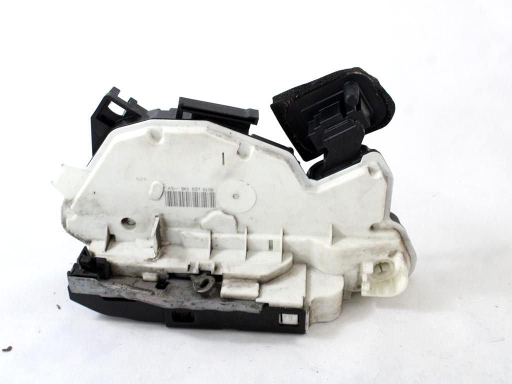 CENTRALNO ZAKLEPANJE PREDNIH LEVIH VRAT OEM N. 5K1837015B ORIGINAL REZERVNI DEL VOLKSWAGEN GOLF VI 5K1 517 AJ5 MK6 (2008-2012) DIESEL LETNIK 2010