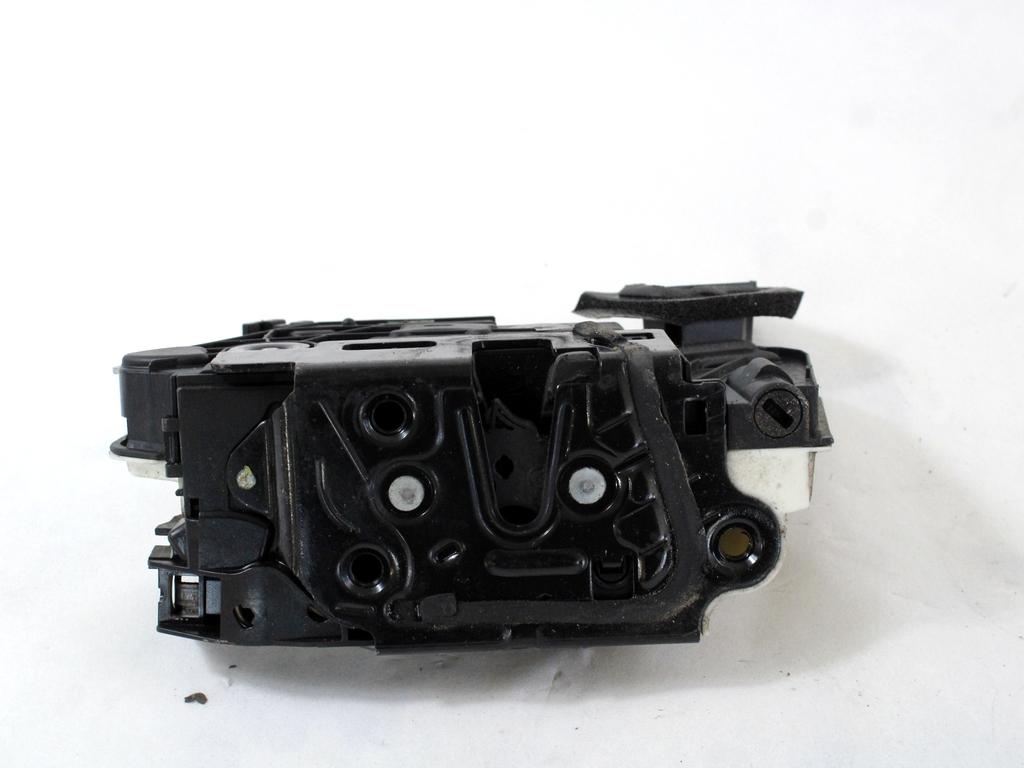 CENTRALNI ZAKLEP SPREDNJIH VRAT  OEM N. 5K1837016B ORIGINAL REZERVNI DEL VOLKSWAGEN GOLF VI 5K1 517 AJ5 MK6 (2008-2012) DIESEL LETNIK 2010