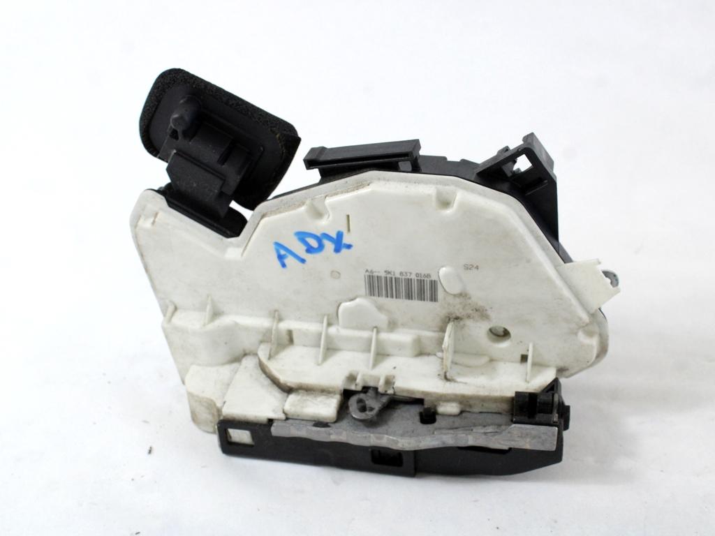 CENTRALNI ZAKLEP SPREDNJIH VRAT  OEM N. 5K1837016B ORIGINAL REZERVNI DEL VOLKSWAGEN GOLF VI 5K1 517 AJ5 MK6 (2008-2012) DIESEL LETNIK 2010