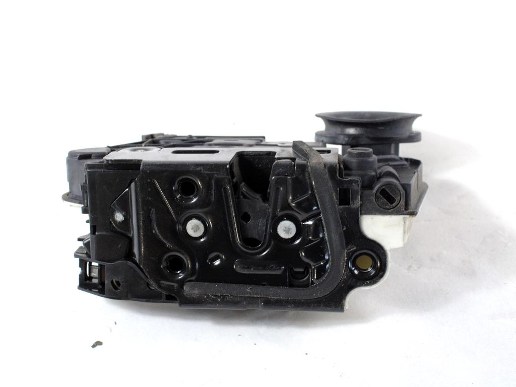 CENTRALNI ZAKLEP SPREDNJIH VRAT  OEM N. 5K1837016B ORIGINAL REZERVNI DEL VOLKSWAGEN GOLF VI 5K1 517 AJ5 MK6 (2008-2012) DIESEL LETNIK 2010