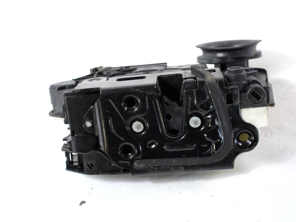 CENTRALNI ZAKLEP SPREDNJIH VRAT  OEM N. 5K1837016B ORIGINAL REZERVNI DEL VOLKSWAGEN GOLF VI 5K1 517 AJ5 MK6 (2008-2012) DIESEL LETNIK 2010