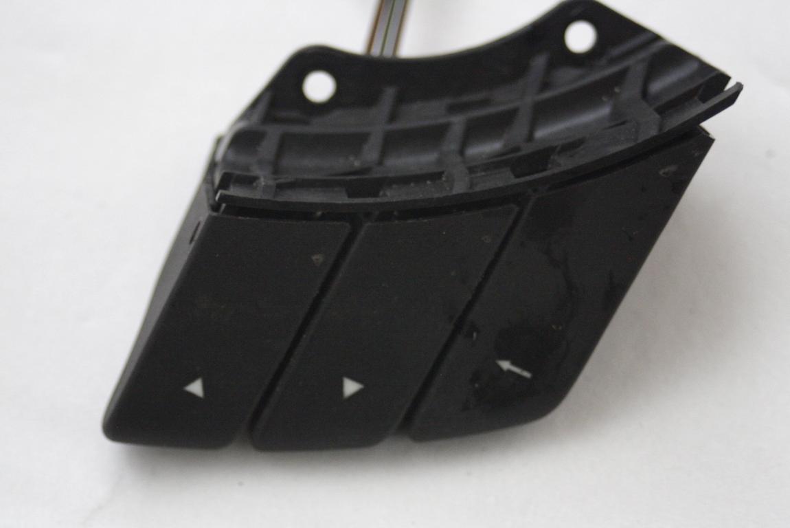 MULTIFUNKCIJSKI VOLAN OEM N. 24402595 ORIGINAL REZERVNI DEL OPEL MERIVA A X03 R (2006 - 2010) BENZINA LETNIK 2008