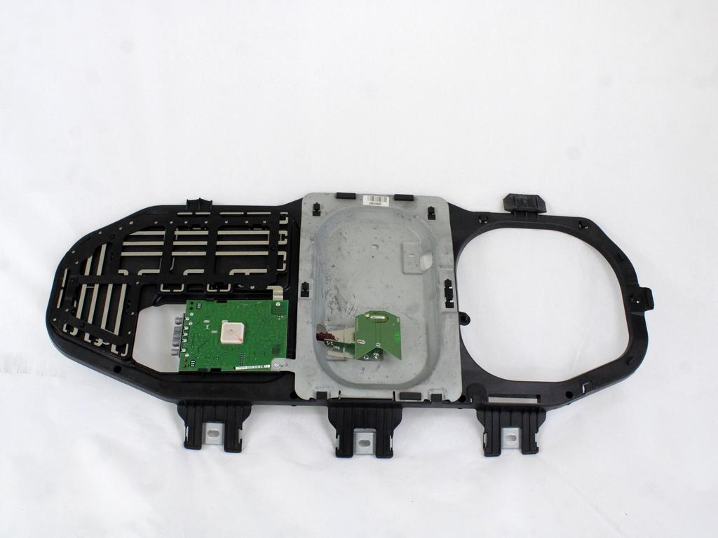 ANTENA ZA NAVIGACIJO / GPS OEM N. A2518202275 ORIGINAL REZERVNI DEL MERCEDES CLASSE ML W164 (2005-2008)DIESEL LETNIK 2006