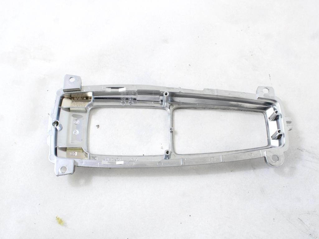 SREDINSKA KONZOLA  OEM N. 61316975467 ORIGINAL REZERVNI DEL BMW X5 E70 (2006 - 2010) DIESEL LETNIK 2009